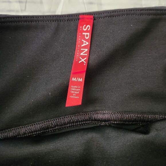 Spanx Faux Leather Camo Leggings Size Medium - Picture 6 of 7